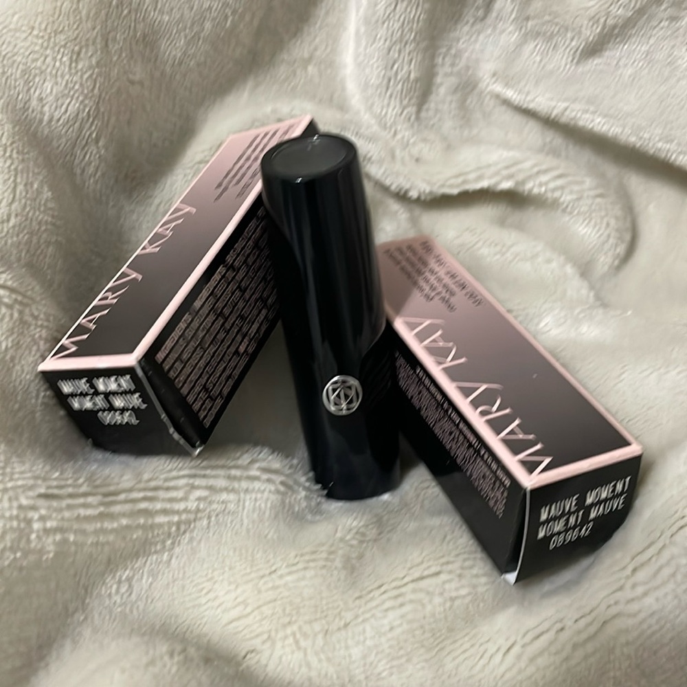 Mary Kay
Semi-Matte Lipstick 
Mauve Moment